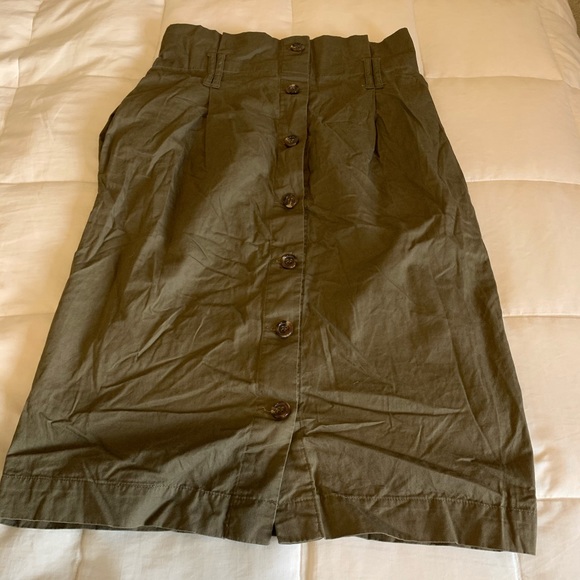 Forever 21 Dresses & Skirts - F21 Contemporary Green Skirt